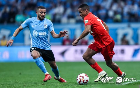 欧博登录入口 -中超今夜走向成谜；广东宏远远射贴柱；引发热议；更衣室氛围转暖 